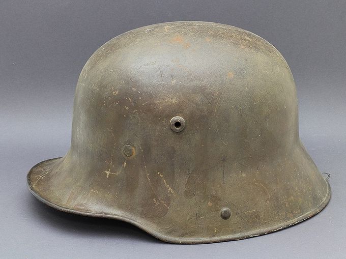 M16 Q66 (F.W. Quist) med WWI brun fabrikkmaling mest sannsynlig fra 1916. Funnet i Norge, trolig en hjelm som ble sendt fra depoter i Tyskland under krigen for at den skulle brukes for soldater i garnisontjeneste.